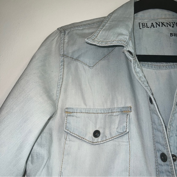 Blank NYC chambray light wash denim button down shirt SIZE: SMALL - Picture 4 of 9